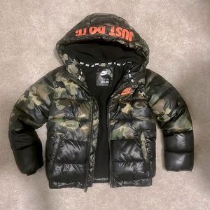 Nike fluffy boy’s jacket with fleece lining. Size 4T